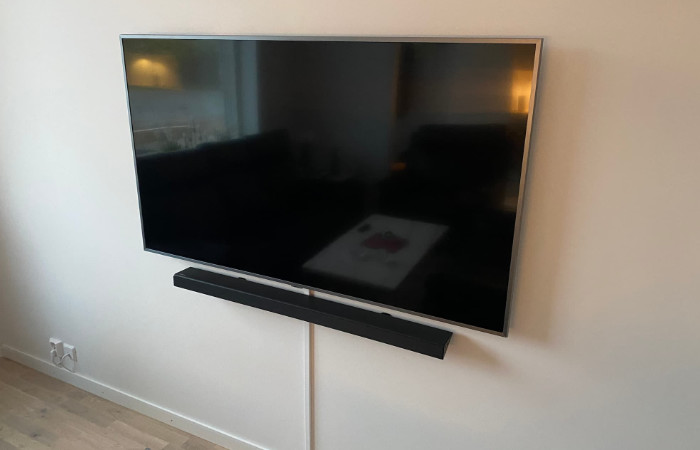 Bild på installation av TV på Vägg